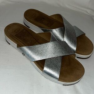 UGG 1102911 KARI Leather Slide Sandals size